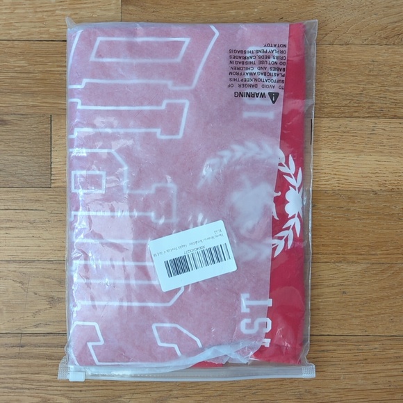 Red "Cupid University" with Cherub and Crest Short Sleeve Tee Shirt Size Medium - Picture 3 of 4